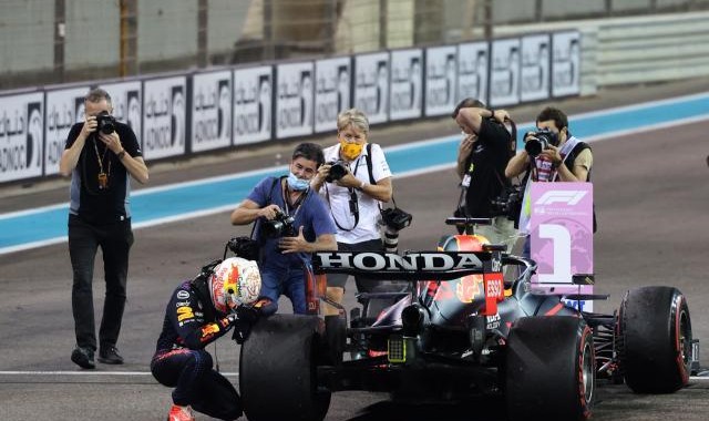 卡丁车到F1，20年赛道时光 维斯塔潘的“家族使命”